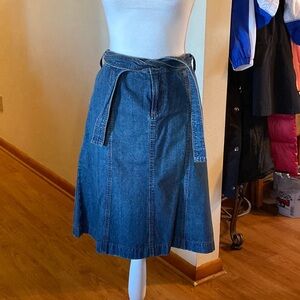 Women’s denim skirt. Size 16.